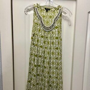 Green & White Pattern Dress by APT. 9, Size M